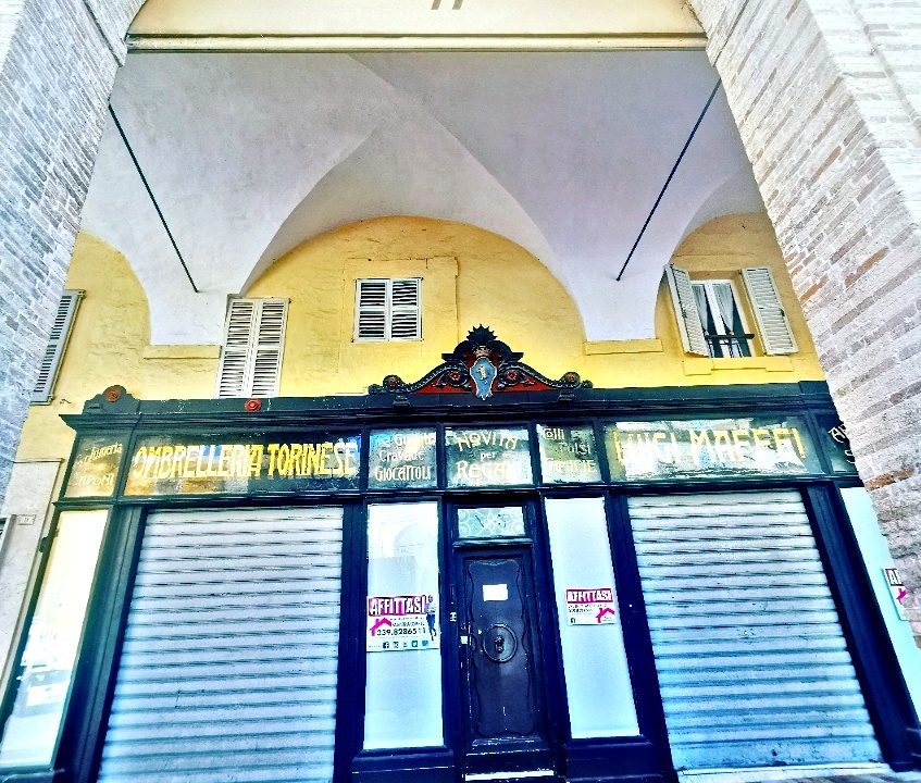 locale storico in affitto in piazza a Fermo83